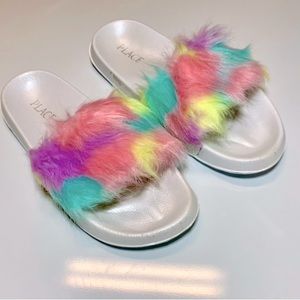 🌈🌸Faux Fur Fuzzy Slides🌸🌈